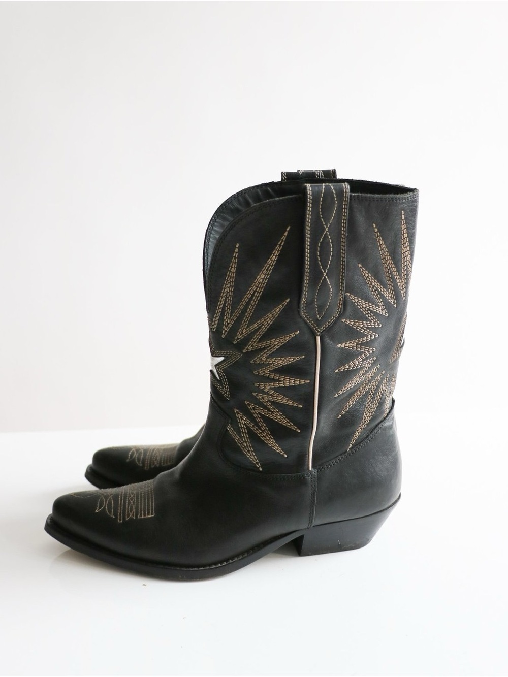 Golden Goose Wish Star 40mm Embroidered Leather Cowboy Boots – Black
Size 39 - Picture 4 of 14